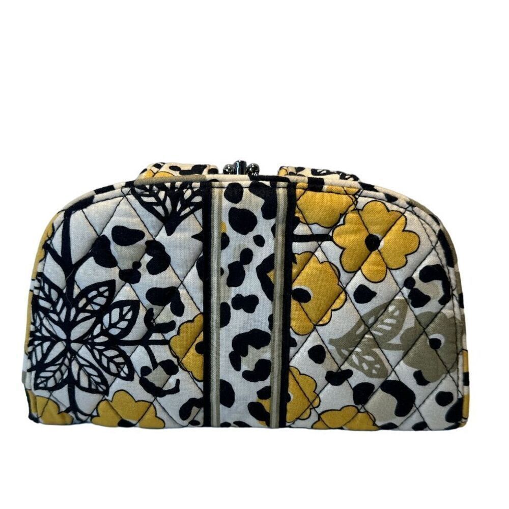 Vera Bradley Kiss'n snap wallet in Go Wild    Great condition
